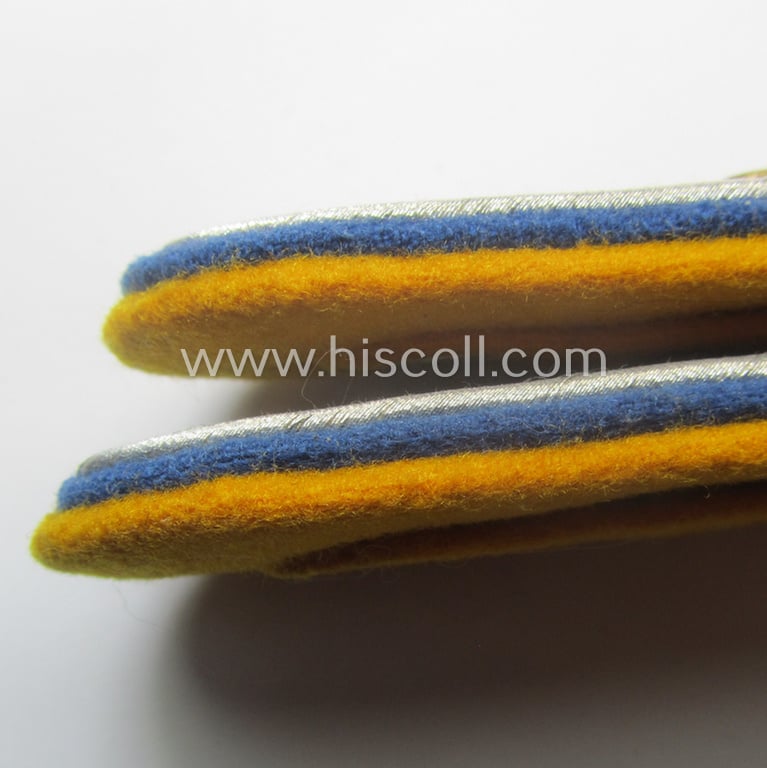 Superb - and fully matching! - pair of WH (Luftwaffe) 'dual-piped', officers'-type shoulderboards as was intended for usage by a: 'Hauptmann der Reserve eines Flieger- o. Fallschirmjäger-Rgts.'