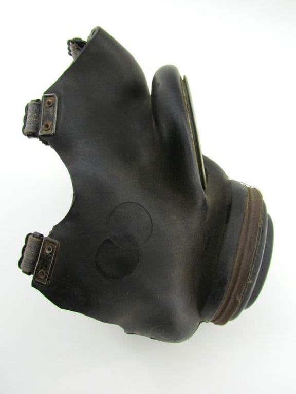 British WWII second model Gasmask Bag + Mask + contents 1943