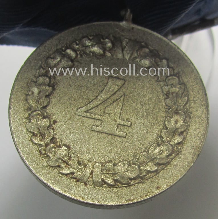 Silver-toned, WH (Heeres o. KM) so-called: 'Einzelspange' showing a: 'WH-Dienstauszeichnung 4. Stufe' (as was intended for 4 years of loyal-service) and that shows a detailed, Heeres o. KM-type-eagle-device, period-attached
