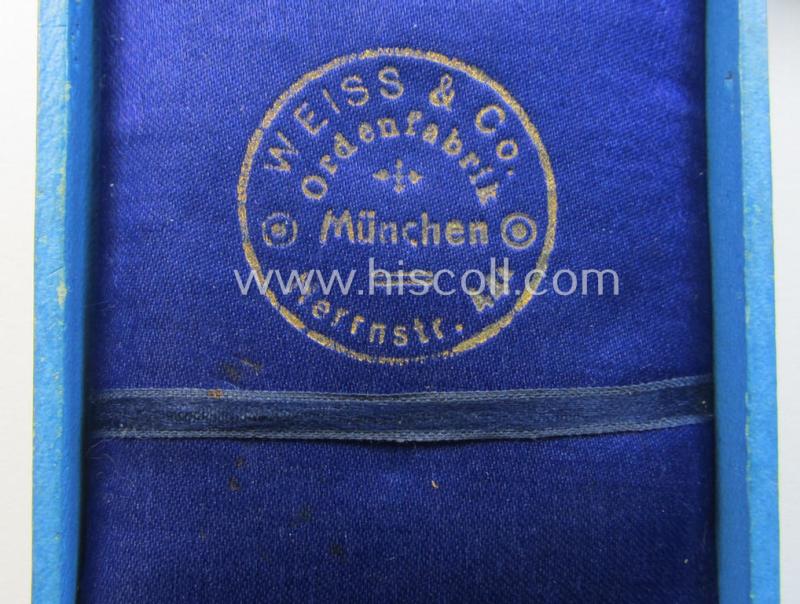 Attractive, (pre)WWI-period: 'Bayern Militär-Verdienstkreuz 3. Klasse mit der Krone' being a nicely preserved example that came stored in its luxuriously styled, light-blue-coloured etui (marked: 'Weiss & Co. - München')