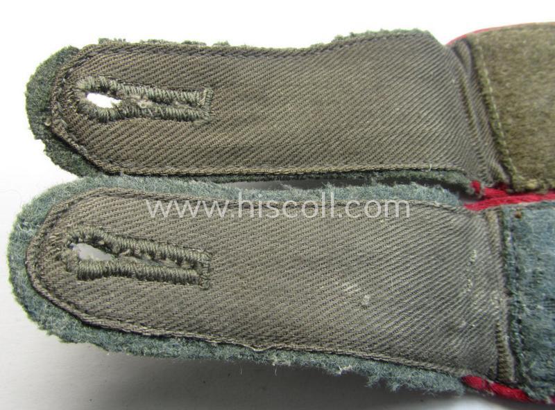 Superb - and fully matching! - pair of WH (Heeres) mid- ie. (later-) war-period (ie. 'M43'-pattern-) EM-type shoulderstraps as piped in the 'karmesin'-red-coloured branchcolour as was intended for a: 'Soldat der Veterinär-Truppen o. Generalsstab...