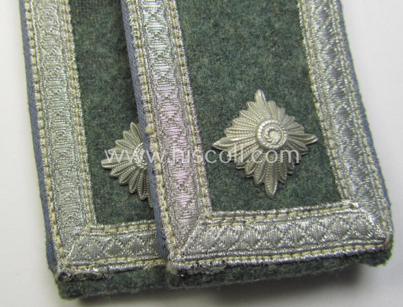 Attractive - and fully matching! - pair of WH (Heeres), early- (ie. mid-) war-period- (ie. 'M41/M43'-) -pattern, NCO-type shoulderstraps as piped in the light-blue-coloured branchcolour as was intended for a: 'Feldwebel einer Nachschub-Abteilungs...