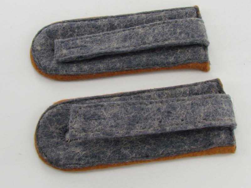 Luftwaffe Nachrichten  (signals) EM Shoulder Boards.