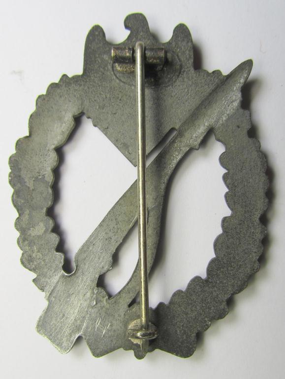 'Infanterie Sturmabzeichen in Silber' being a scarcely seen, non-maker-marked- and/or zinc- (ie. 'Feinzink'-) based specimen as was presumably procuded by the desirable: 'Ernst L. Müller'-company