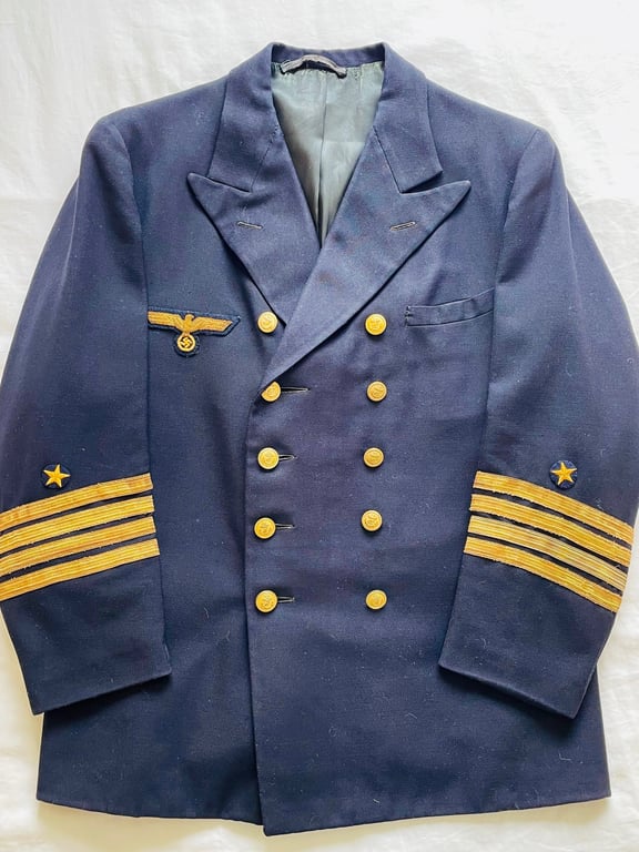 FINE GERMAN WWII KREIGSMARINE KAPITAN ZUR SEE REFFER JACKET
