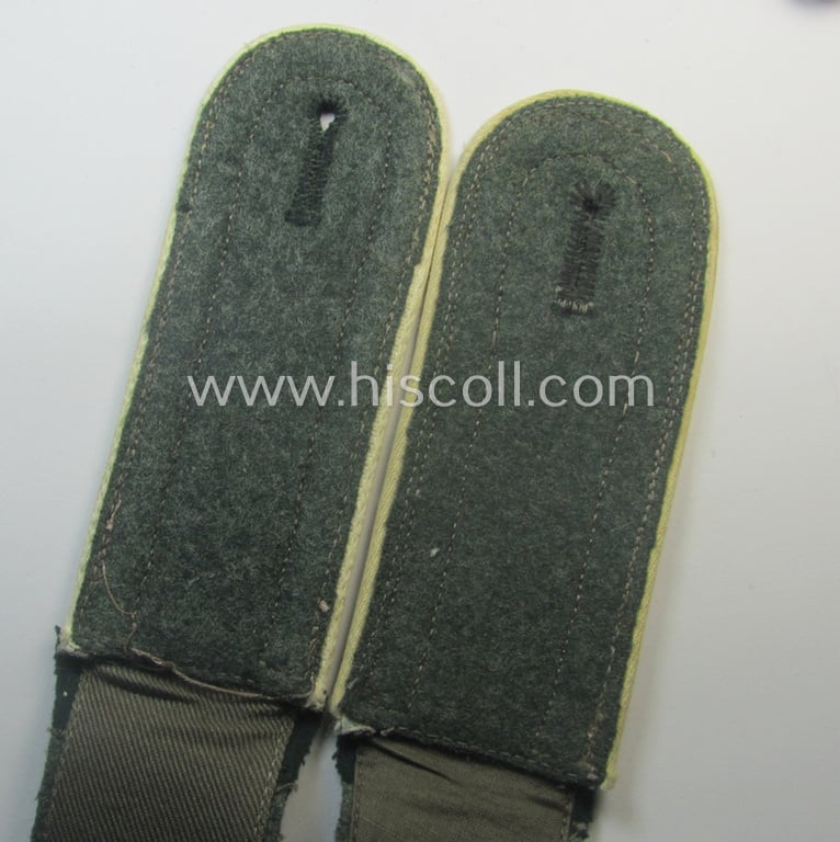 Attractive - and fully matching! - pair of WH (Heeres), pre- ie. early-war period- (ie. 'M40'-pattern, rounded-styled) typical 'standard-issued' NCO-type shoulderstraps as intended for an: 'Unteroffizier der Infanterie-Trpn.'