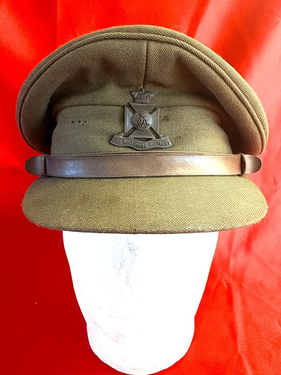 BRITISH WWII WILTSHIRE REGIMENT OFFICERS VISOR CAP, BELT AND CROSS STRAPS.