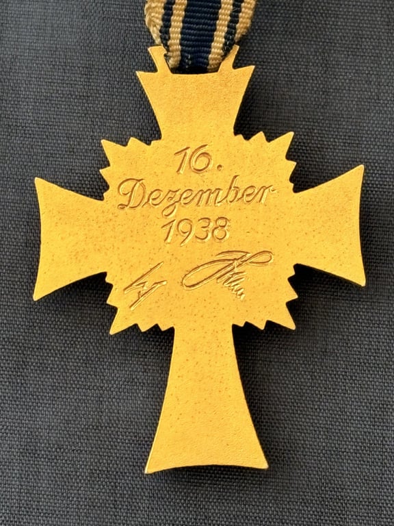 WWII GERMAN CASED MOTHER’S CROSS MEDAL CF ZIMMERMANN
