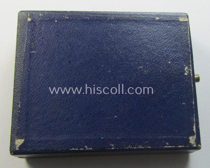 Attractive - and very unusual! - WWI-period: 'Eisernes Kreuz II. Klasse' (or: iron cross second class) being a maker- (ie. 'M'-) marked example that comes stored in its luxuriously-styled, darker-blue etui as issued and found