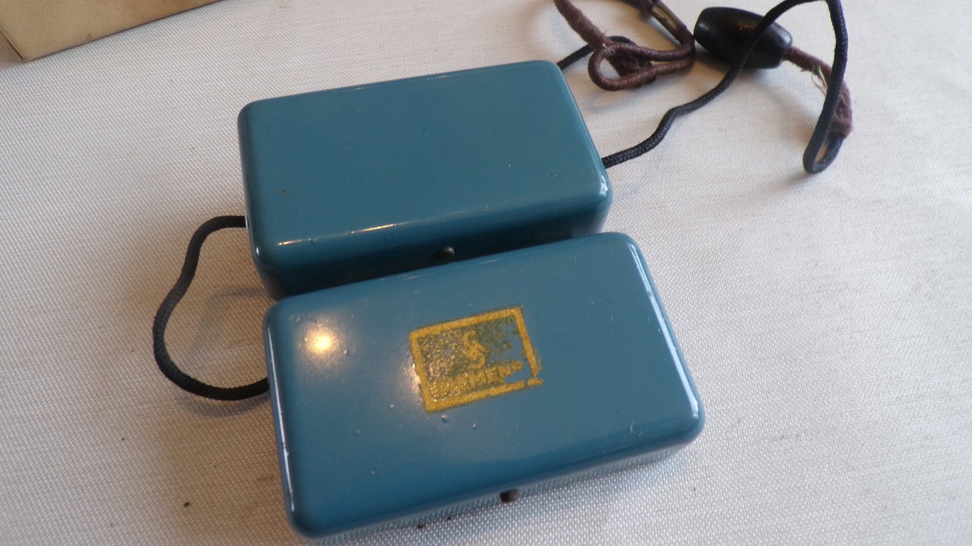 Mint Cased Period Siemens Razor Blade Sharpener