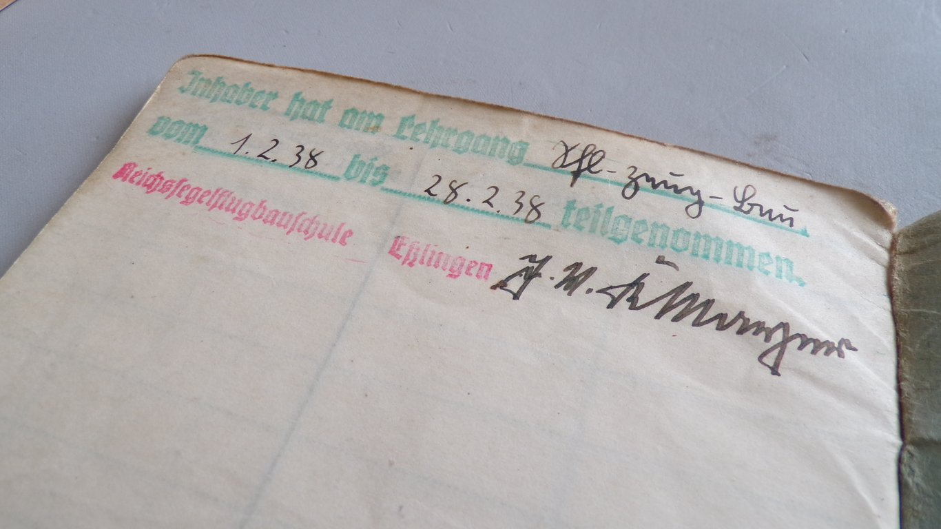 D.L.V Glider pilot's logsbook