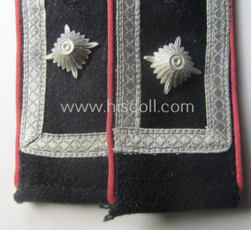 Superb pair of WH (Heeres) NCO-type shoulderstraps for usage by a: 'Feldwebel' who served within the: 'Panzer-Trpn.'