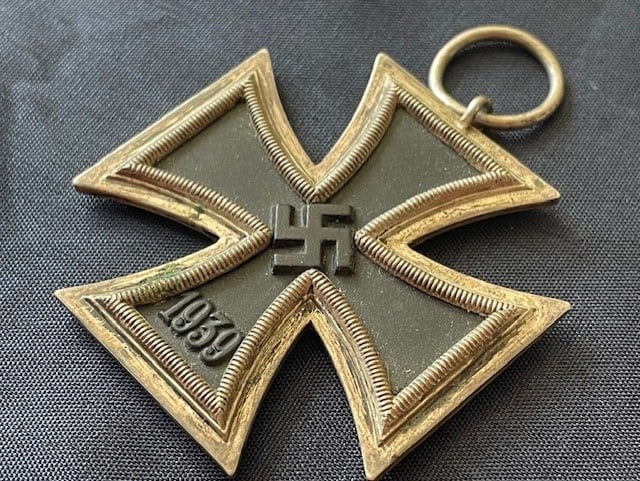 WWII GERMAN THIRD REICH 1939 IRON CROSS 2nd CLASS