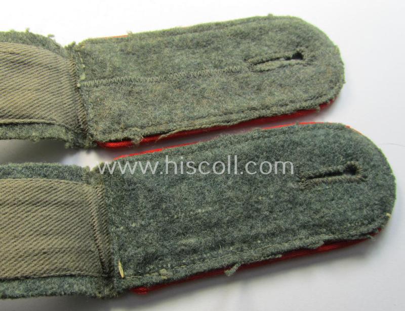 Pair of WH (Heeres) early- (ie. mid-) war-period- (ie. 'M40'- ie. 'M43'-pattern), 'standard-issued' EM-type shoulderstraps as was intended for a: 'Soldat eines (Sturm)Art.-Abtlgs. o. Rgts.'