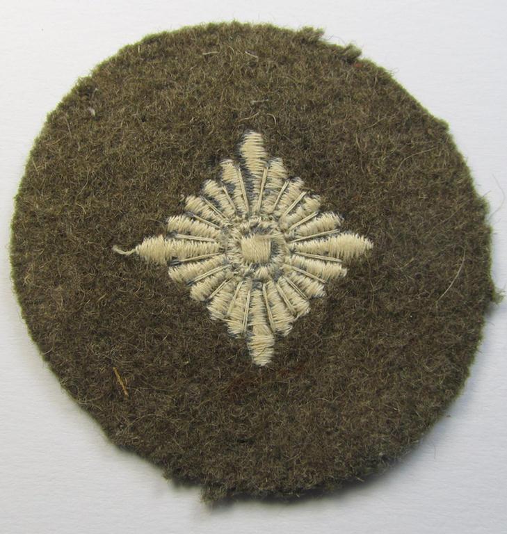 Attractive, WH (Heeres) 'standard-type'- and early-pattern, tropical-style rank-insignia (ie. roundel), as executed in bluish-grey coloured linnen on a brownish-green background, as intended for an: 'Oberschütze'