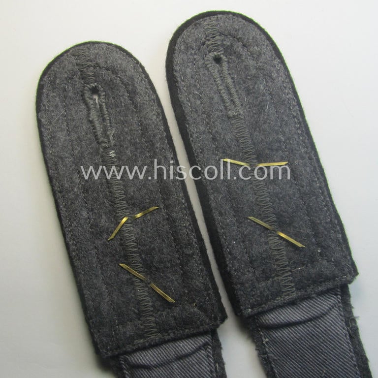 Neat - and fully matching! - pair of WH (Luftwaffe) NCO-type shoulderstraps as was intended for usage by an: 'Oberfeldwebel  eines Bau- o. Pioniere-Abtlgs. o. Rgts.'