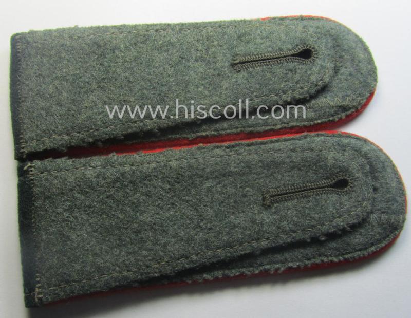 Pair of so-called: 'M40'-pattern, WH (Heeres) EM-type shoulderstraps: 'Sld. der (Sturm)Artillerie.-Trpn.'