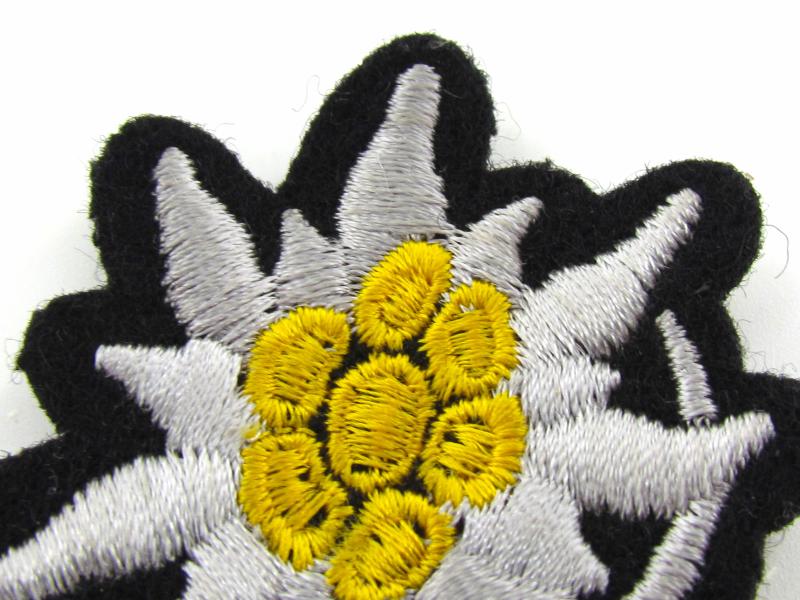 Waffen SS 'Gebirgsjäger' Edelweiss cloth cap badge