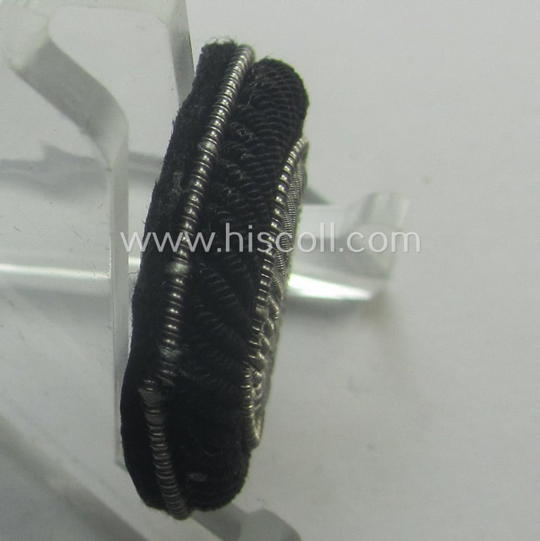 Neatly hand-embroidered, WH (Heeres o. Luftwaffe) officers'-pattern side-cap-cocarde (ie. 'Mützenkokarde für Offiziers-Schiffchen')