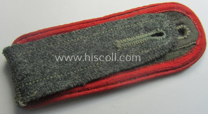 Single, later-war-period (ie. so-called: 'M44'-pattern-), simplified, WH (Heeres) NCO-type shoulderstrap as was intended for usage by an: 'Uffz. eines (Sturm)Art.-Rgts.'