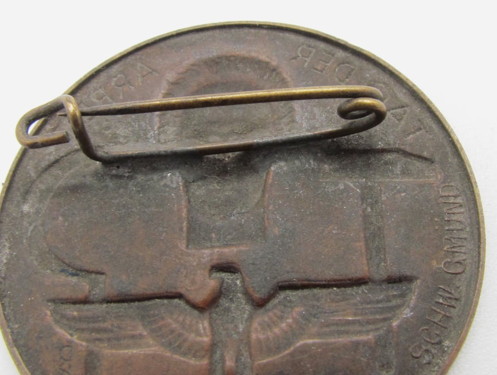 1 Mai commemorative badge. International worker's day Badge 1934