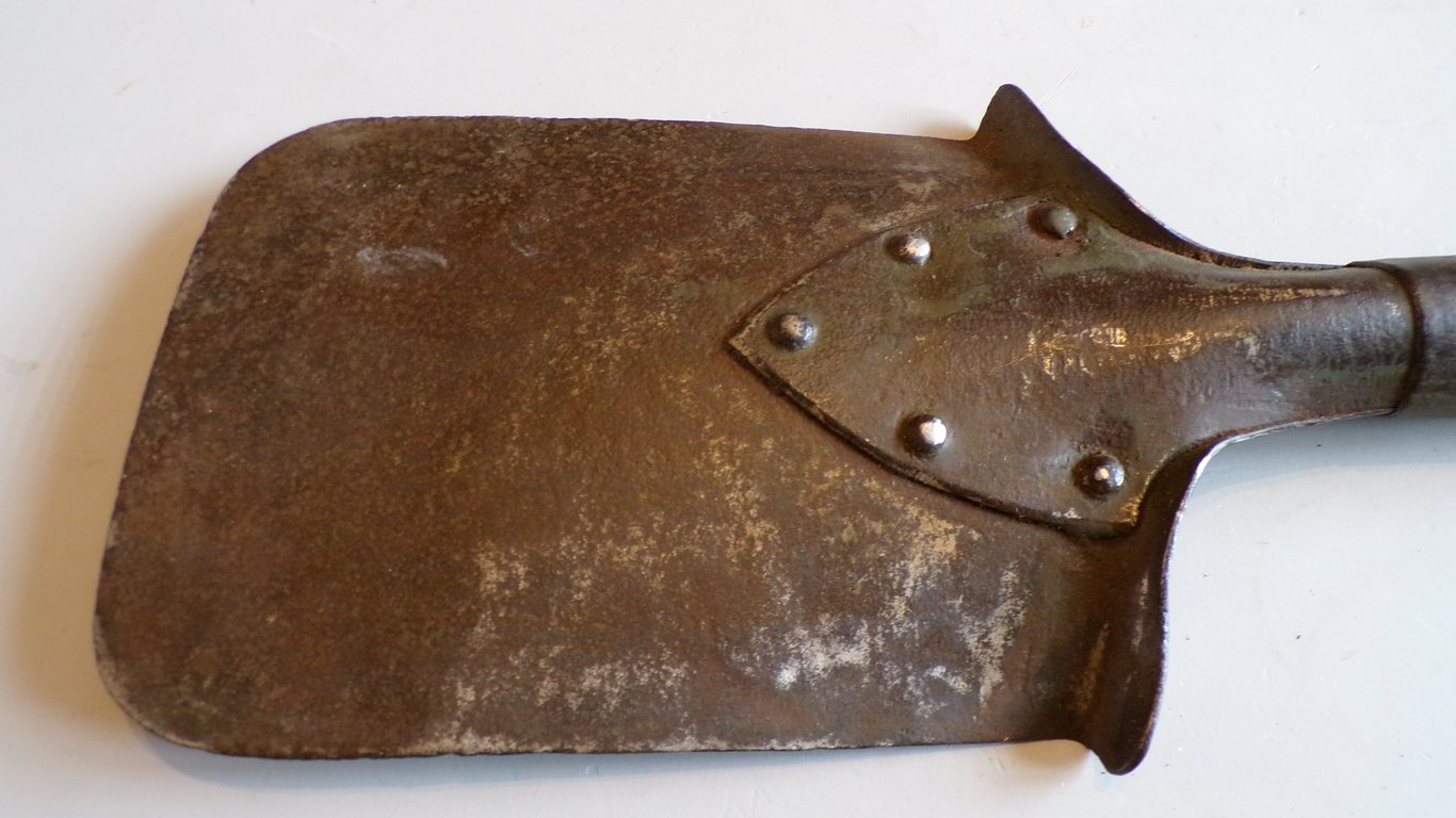 Luftwaffe "76 L.F." Unit-Marked Field Shovel
