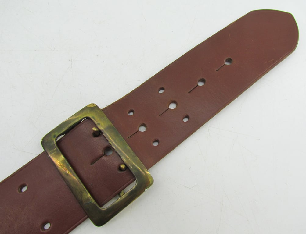 U.S. Sam Browne officer’s belt in brown leather,