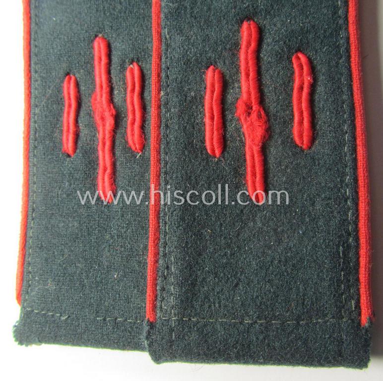 Pair of WH (Heeres) 'M36- o. M40'-) pattern, EM-type shoulderstraps: 'Soldat eines (Schw.)-Art.-Abtgs. o. Rgts.'