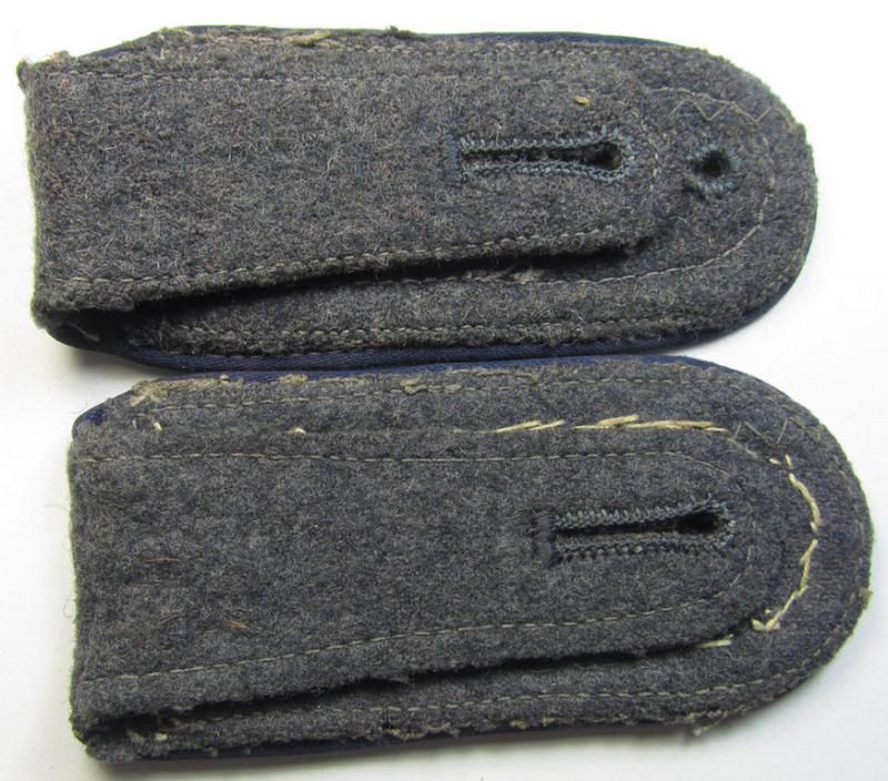 Attractive - and/or fully matching! - pair of WH (Luftwaffe) NCO-type shoulderstraps as piped in the darker-blue-coloured branchcolour as was intended for an: 'Unteroffizier der Sanitäts-Truppen'