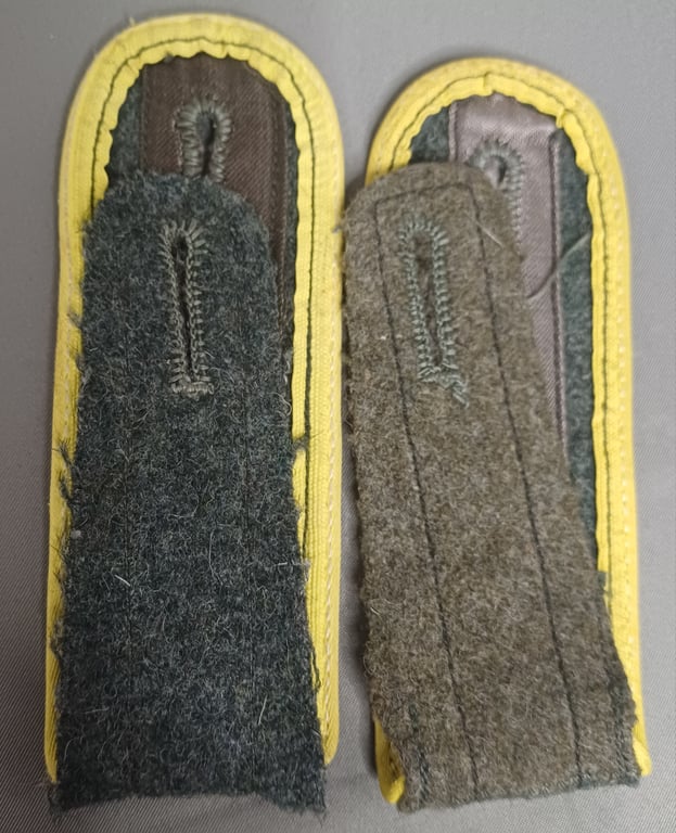 Army signals shoulderboard pair