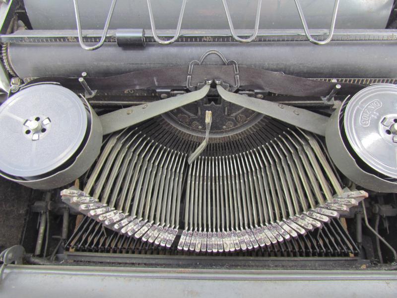 Wehrmacht / Waffen-SS typewriter by Olympia in Case