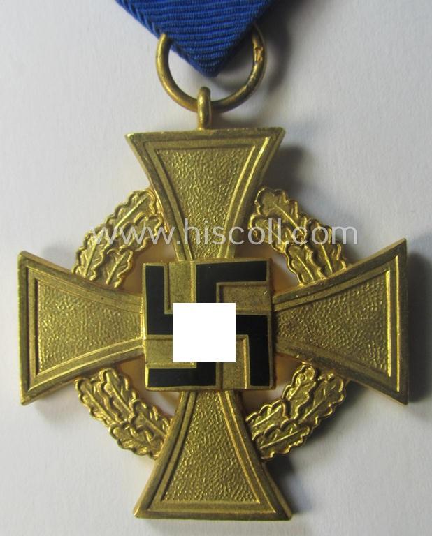 'Treuedienst Ehrenzeichen 1. Klasse' that comes stored in its maker- (ie. 'Deschler & Sohn'-) marked- and/or 'Zellstoff'-based pouch and that comes with a (never before seen!) accompanying post-card