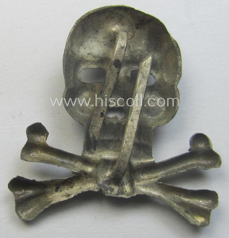 Scarcely encountered, so-called: 'Truppentraditionsabzeichen' (ie. 'Braunschweiger Traditions-Totenkopf für die Schirmmütze des Infanterie-Rgts. 17 u. Kavallerie-Rgts. 13')