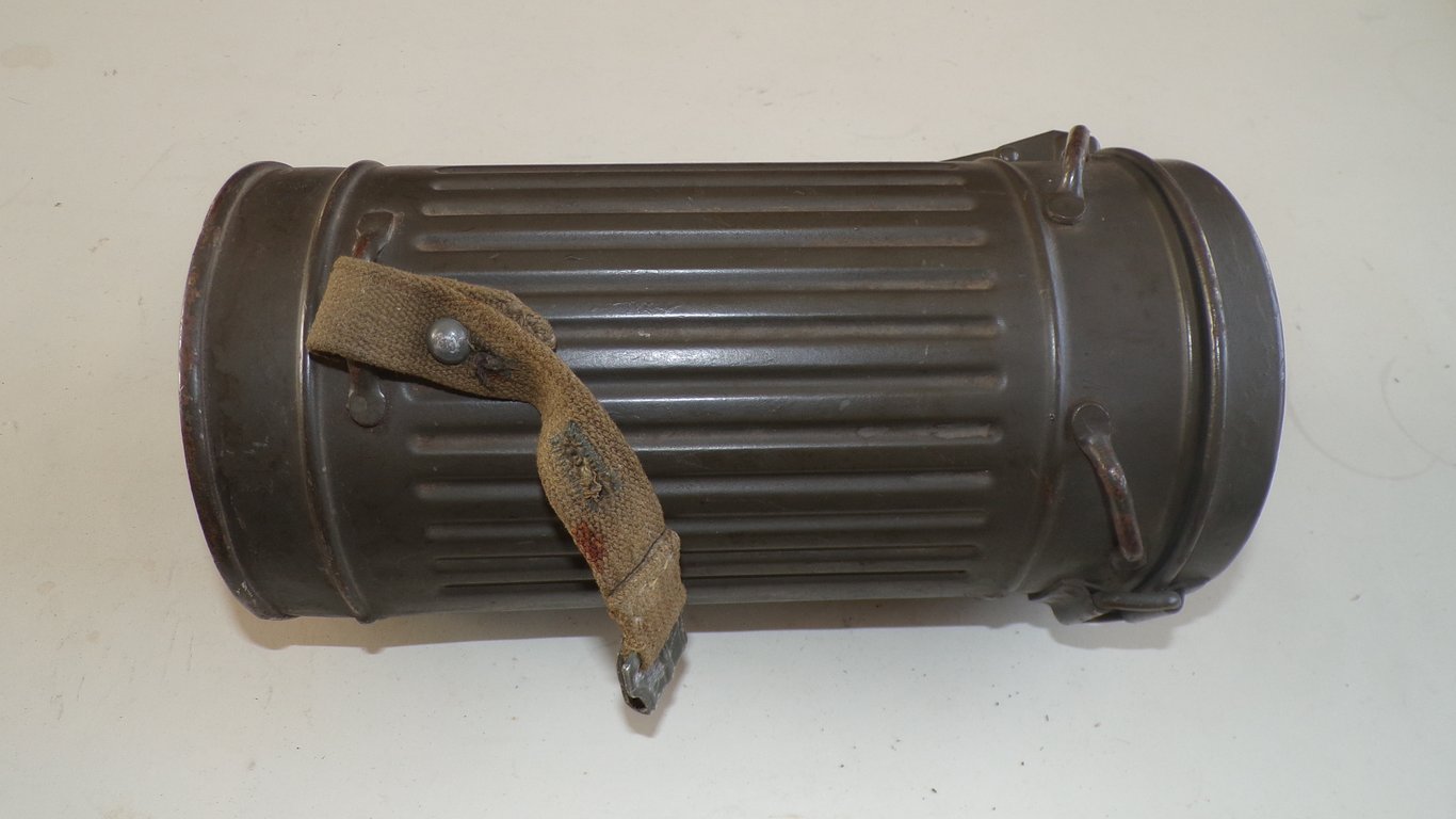 Wehrmacht M30 Gas Mask & Matching 1938 Canister