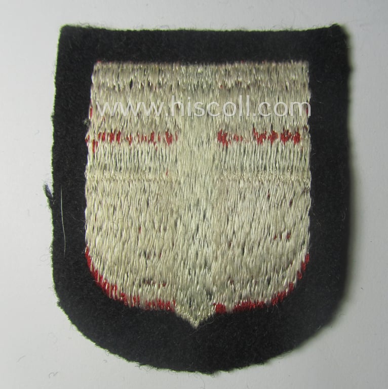 Stunning - and rarely encountered! - Waffen-SS, Danish 'volunteer'-armshield as was intended for usage by soldiers of (amongst others) the: '6. Gebirgs-Division der SS' (“Nord”) and that comes in a 'virtually mint- ie. unissued'-, condition