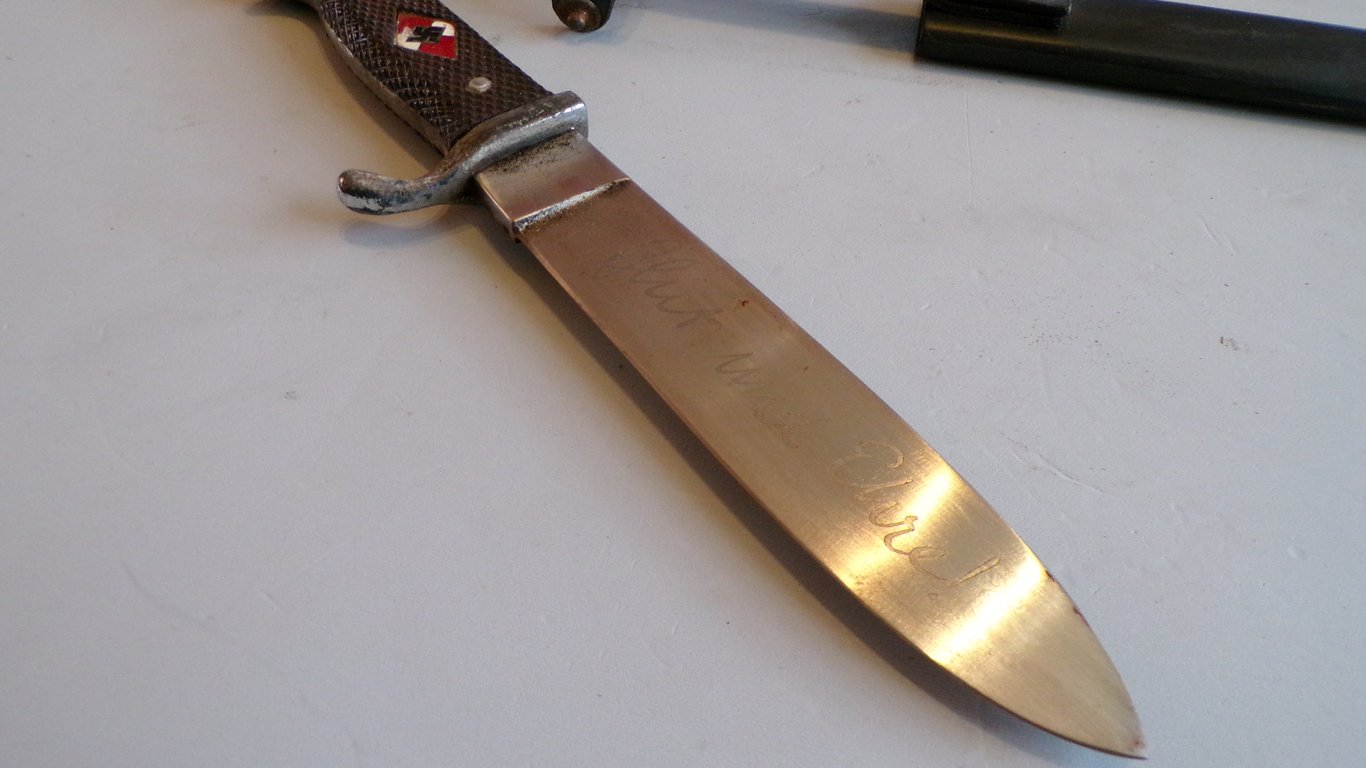 Hitler Jugend Fahrtenmesser (Hitler Youth knife)