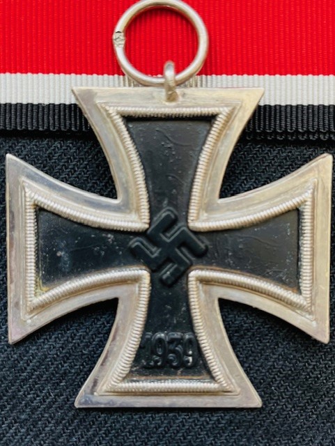GERMAN WWII 1939 IRON CROSS 2nd CLASS WITH PACKET OF ISSUE RING STAMP 113, 	BY HERMANN AURICH DRESDEN