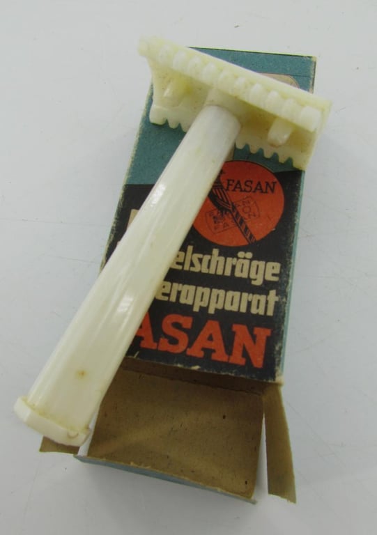 Pressed plastic razor "Pheasant" in original packaging