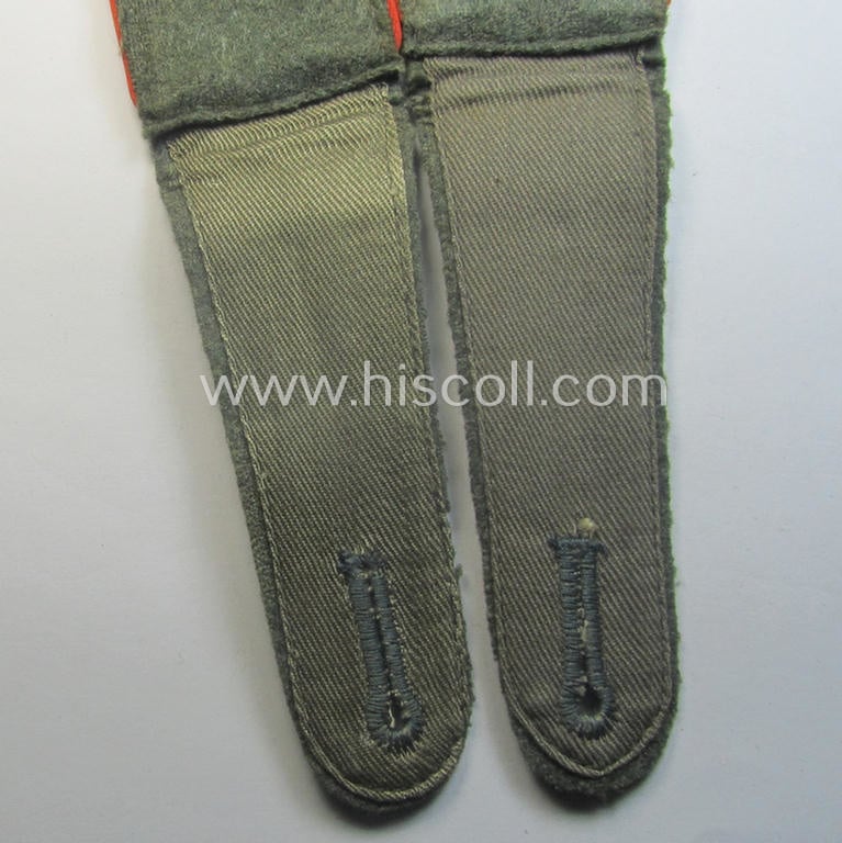Superb pair of WH (Heeres) 'M41- o. M43'-pattern, EM-type shoulderstraps: 'Soldat der Feldgendarmerie-Trpn.'