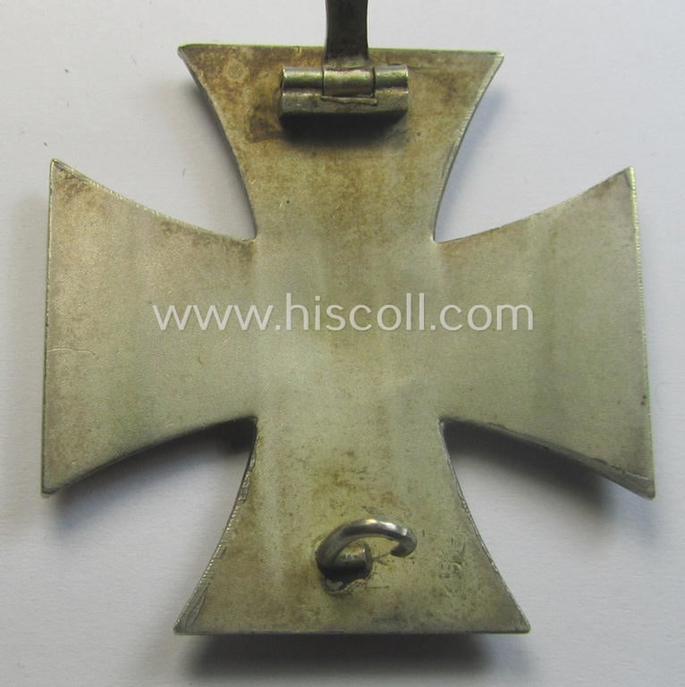 'Eisernes Kreuz 1. Kl.' (or: Iron Cross 1st class) being a (typical) non-maker-marked example as was (I deem) produced by the maker (ie. 'Hersteller'): 'Paul Meybauer'