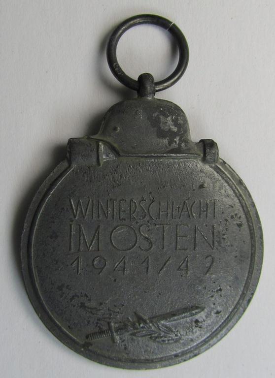 Medal-set: 'Winterschlacht im Osten 1941-42' being a clearly maker- (ie. '55'-) marked- (and/or 'Feinzink'-based) specimen by the maker: 'J.E. Hammer & Söhne' and that comes together with its (non-confectioned) ribbon (ie. 'Bandabschnitt')