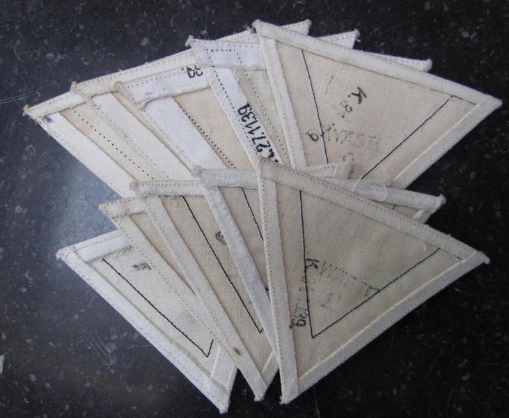 Nice example of a 'standard-type' WH (Kriegsmarine) 'Obermatrose' (or: 'Gefreiter'-) rank-chevron (or: 'Armwinkel') as intended for usage on the various white-coloured navy uniforms - overall very nice (ie. virtually mint-/unissued!) condition!
