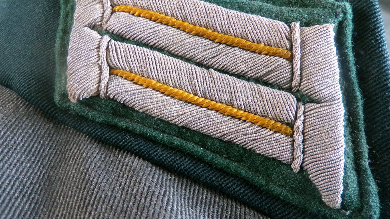 reissued Austrian Cavalry tunic of a Hauptmann 1