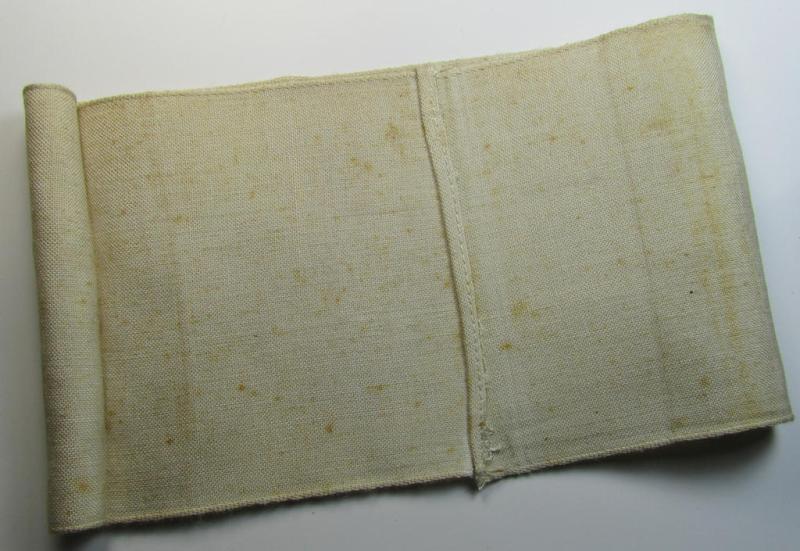 Attractive, WH (Heeres) related, linnen-based- and/or neatly 'machine-embroidered', beige-white-coloured DRK- (ie. 'Deutsches Rotes Kreuz'-) armband (ie. 'Armbinde') as was intended for the staff-members serving as medical orderly