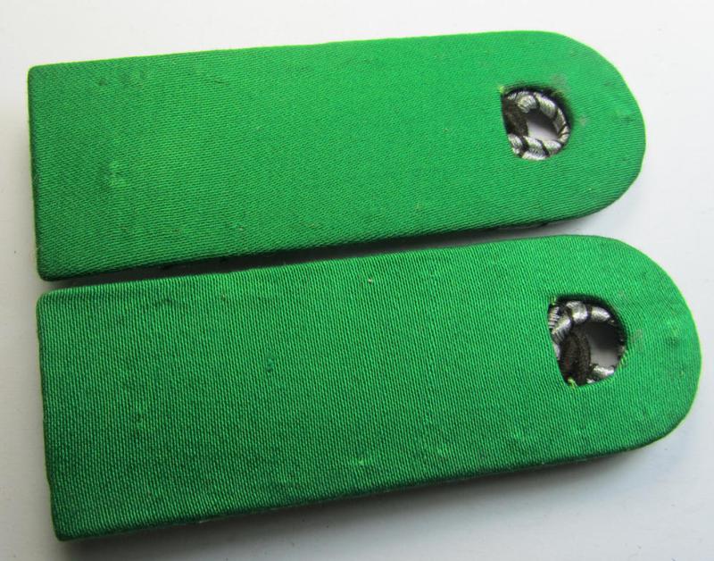 Superb - and fully matching! - WWII-period, 'Polizei'-related NCO-type shoulderboard-pair as was intended usage by a: 'Meister der Schutzpolizei' (being a pair that comes in a 'virtually mint- ie. unissued', condition)