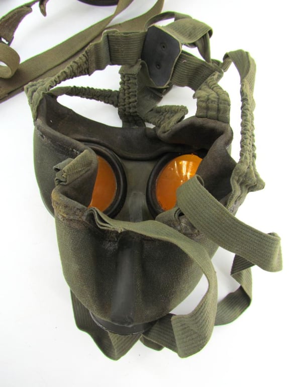 Reichswehr /Wehrmacht Early Short Gasmask Cannister ( complete )
