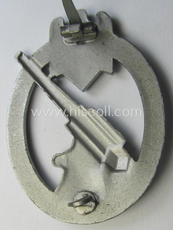 'Virtually mint' example of a: 'Heeres-Flakkampf-Abzeichen' being a (typical) non-maker-marked- and/or zinc- (ie. 'Feinzink'-) based specimen as was produced by the desirable maker (ie. 'Hersteller'): 'Förster & Barth'