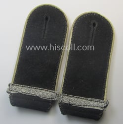 Superb pair of Waffen-SS EM-type shoulderstraps as piped...