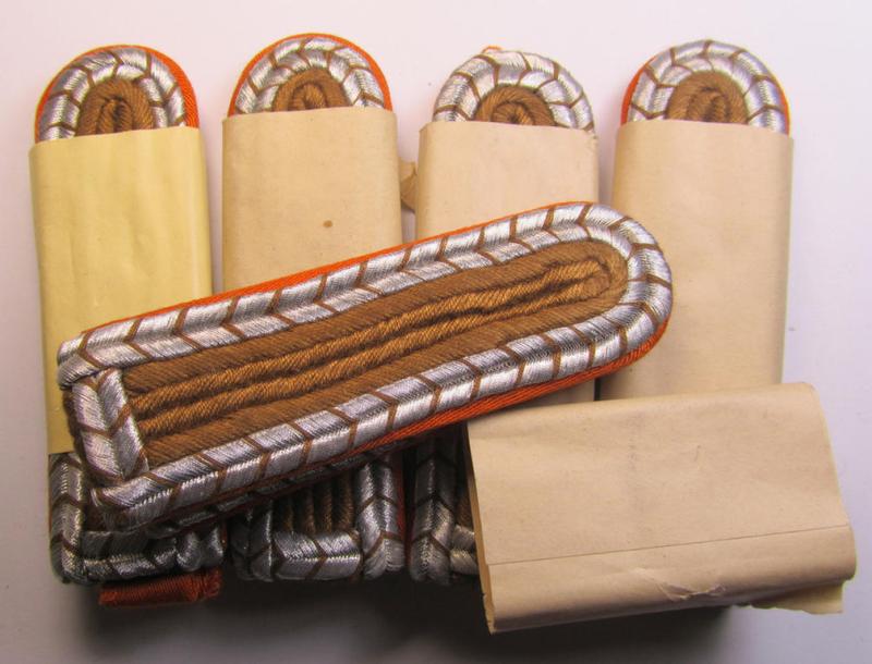 Superb - and fully matching! - WWII-period, 'Gendarmerie'-related NCO-type shoulderboard-pair for a: 'Wachtmeister der Gendarmerie' (that comes still 'packed' in its period albeit unmarked wrapping-'Banderolle')