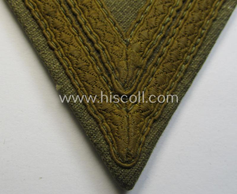 Superb - and rarely seen! - WH (Heeres) tropical-styled, 'Armwinkel' (or: arm-chevron) as executed on typical tan-coloured linnen as was specifically intended for usage by a soldier with the rank of: 'Obergefreiter'